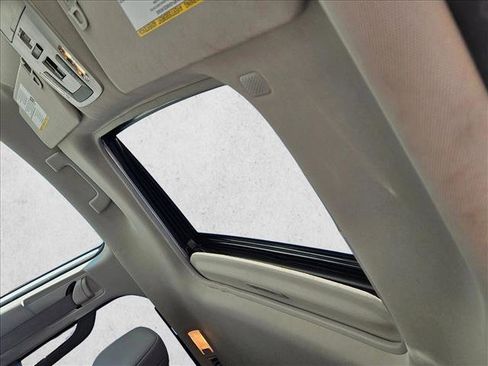 Used 2024 Toyota Sienna LE w/ LE Plus Package image 15