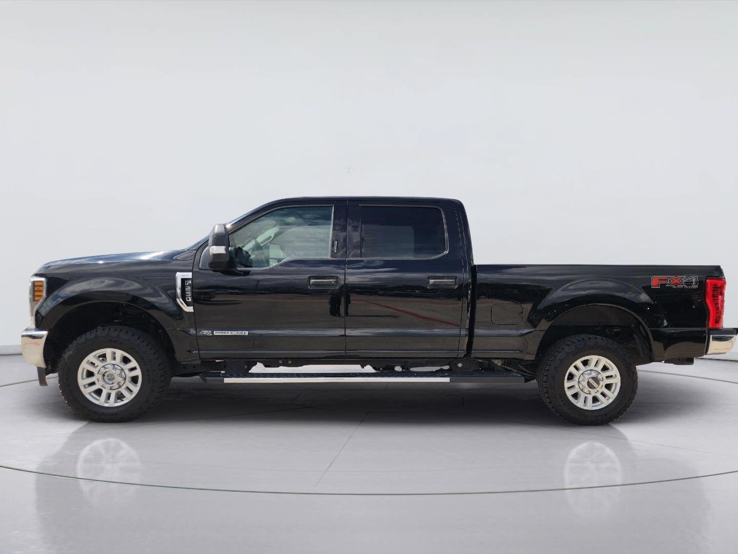 Used 2018 Ford F250 XLT w/ FX4 Off-Road Package AWD/4WD image 4