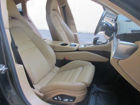 Used 2018 Porsche Panamera 4 image 59