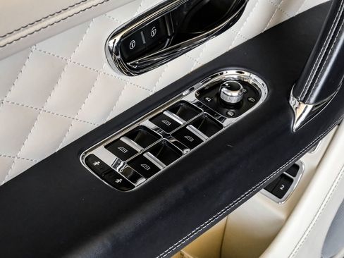 Used 2019 Bentley Bentayga AWD/4WD image 52