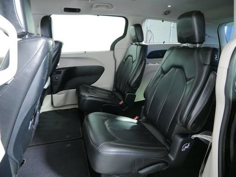 Used 2020 Chrysler Pacifica Touring-L Plus FWD image 16