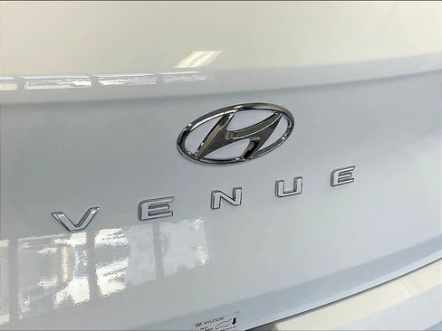 Used 2025 Hyundai Venue SE image 27