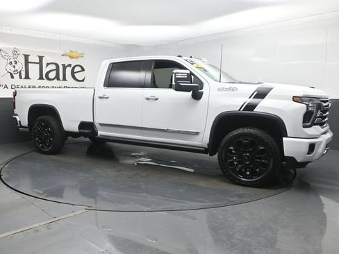 Used 2025 Chevrolet Silverado 2500 High Country w/ High Country Premium Package AWD/4WD image 6