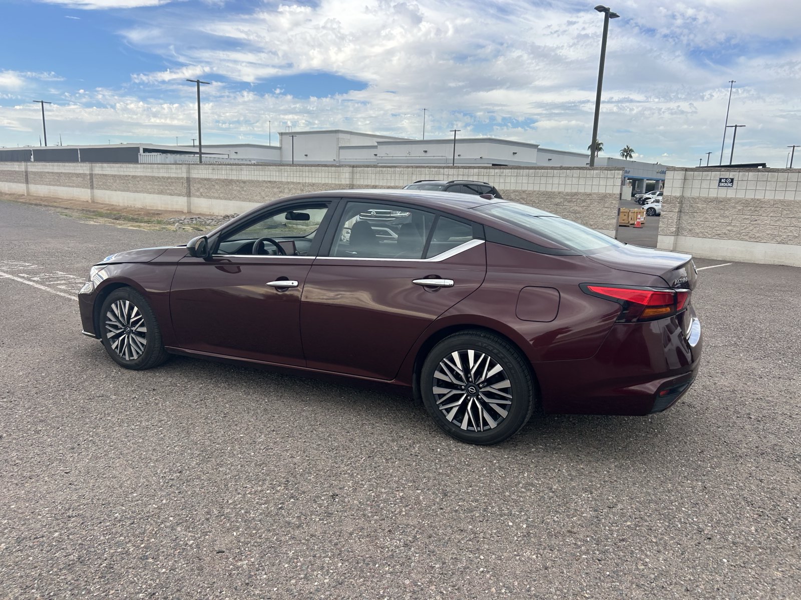 Used 2025 Nissan Altima 2.5 SV FWD image 3