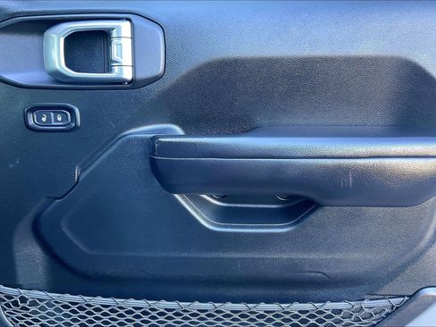 Used 2019 Jeep Wrangler Sport image 20