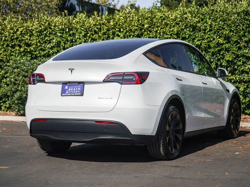 Used 2023 Tesla Model Y Long Range AWD/4WD image 6