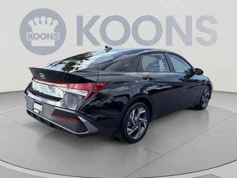 Used 2025 Hyundai Elantra Sport FWD image 7