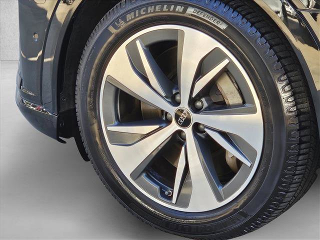 Used 2024 Audi Q8 e-tron Premium Plus w/ Premium Plus Package AWD/4WD image 9