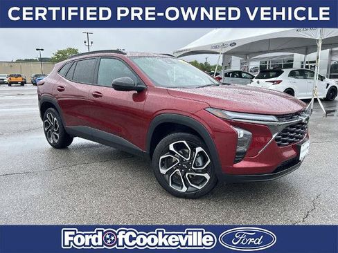 Used 2025 Chevrolet Trax RS w/ Driver Confidence Package FWD image 1