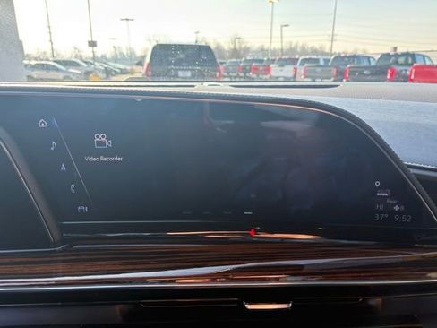 Used 2023 Cadillac Escalade Premium Luxury w/ Performance Package image 19