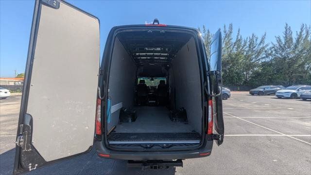 Used 2022 Mercedes-Benz Sprinter 3500 image 16