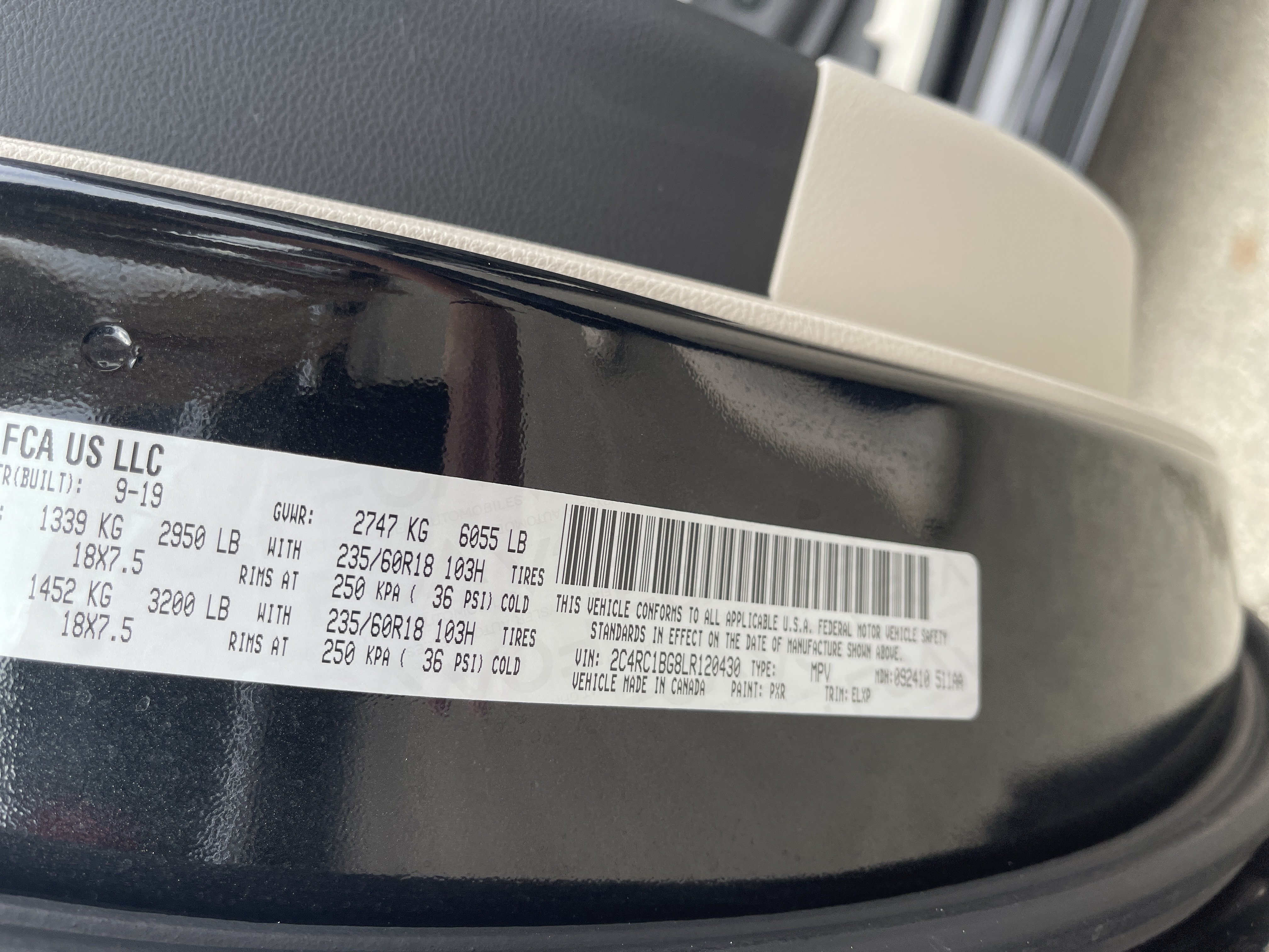 Used 2020 Chrysler Pacifica Touring-L w/ Tire & Wheel Group FWD image 13