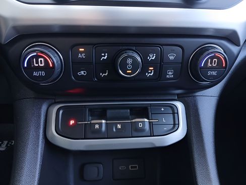 Used 2021 GMC Acadia SLE w/ Driver Convenience Package AWD/4WD image 17