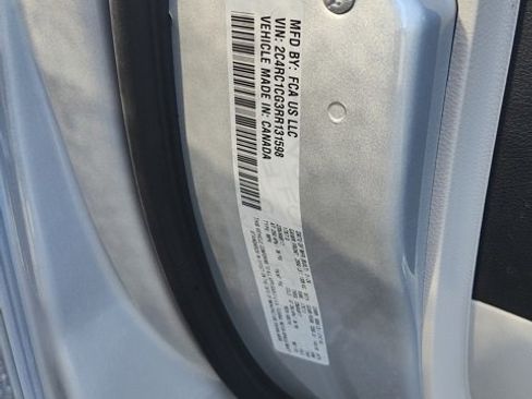 Used 2024 Chrysler Voyager LX image 13