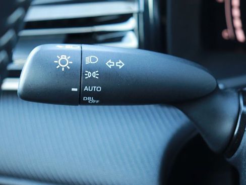 Used 2025 Toyota Camry SE image 15