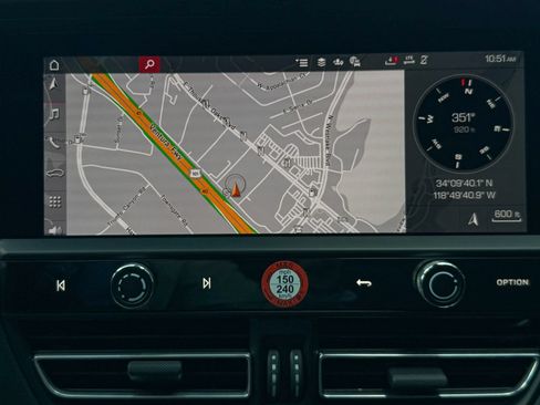 Certified 2023 Porsche Macan AWD/4WD image 19