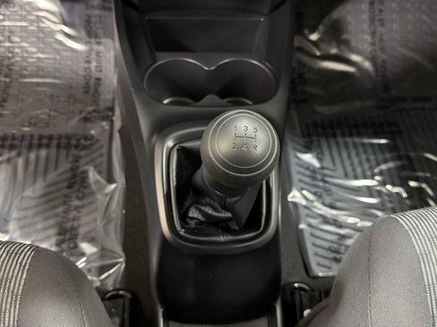 Used 2015 Toyota Yaris L image 20