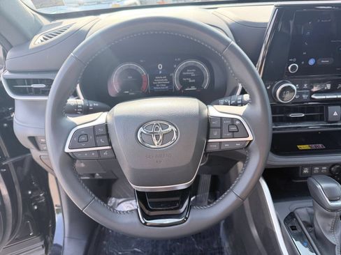 Used 2025 Toyota Highlander XSE AWD/4WD image 29