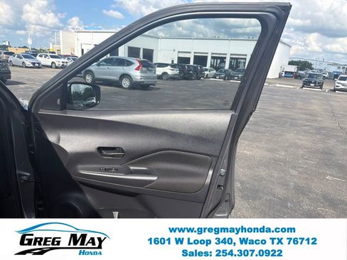 Used 2024 Nissan Kicks S FWD image 27