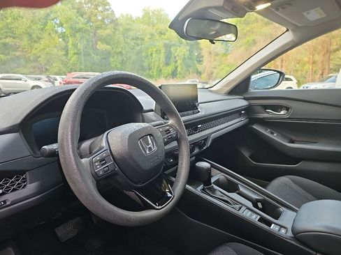 Used 2024 Honda Accord EX image 9