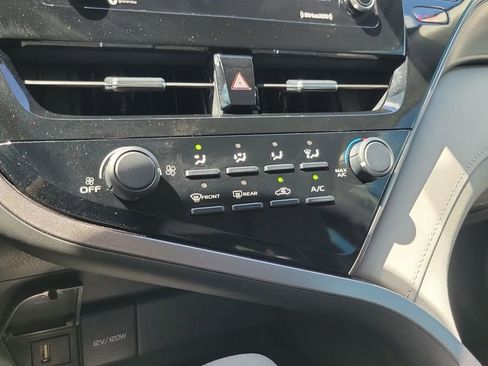 Used 2021 Toyota Camry LE FWD image 18