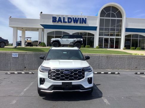 New 2026 Ford Explorer Platinum AWD/4WD image 2