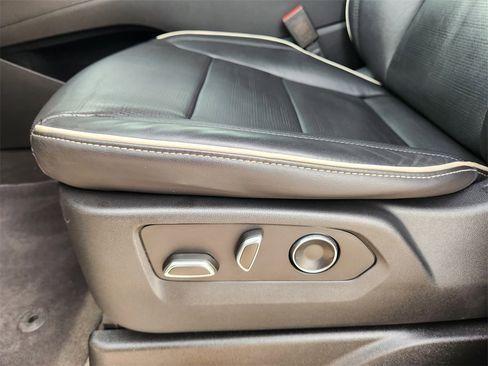 Used 2021 Cadillac Escalade Premium Luxury image 25