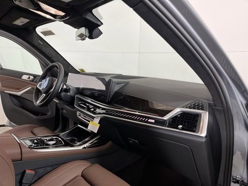 New 2026 BMW X7 M60i image 18