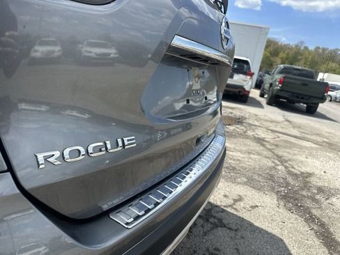 Used 2018 Nissan Rogue SV AWD/4WD image 25