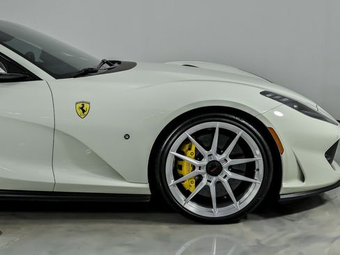 Used 2018 Ferrari 812 Superfast RWD image 15