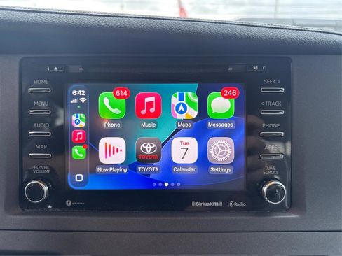 Used 2019 Toyota Sienna XLE image 12