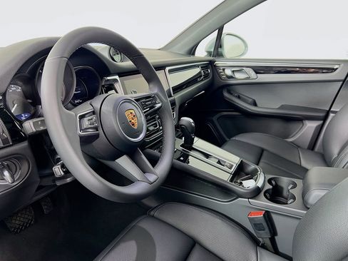 New 2026 Porsche Macan image 4
