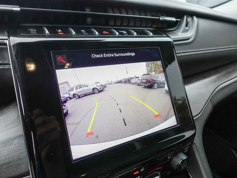 Used 2022 Jeep Grand Cherokee Limited image 23