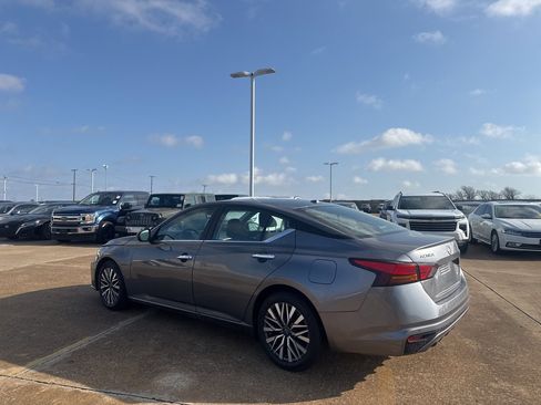 Certified 2025 Nissan Altima 2.5 SV image 16