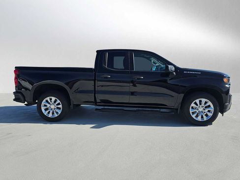 Used 2022 Chevrolet Silverado 1500 Custom RWD image 2