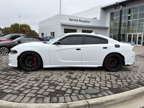 Used 2018 Dodge Charger R/T image 11
