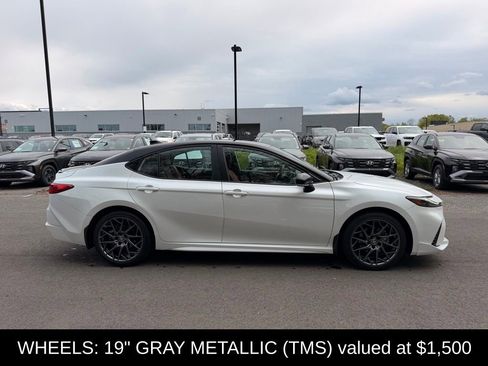 Used 2025 Toyota Camry XSE AWD/4WD image 3