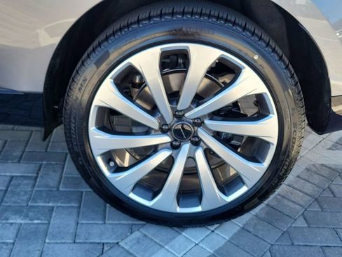 New 2026 Land Rover Range Rover Long Wheelbase SE AWD/4WD image 14