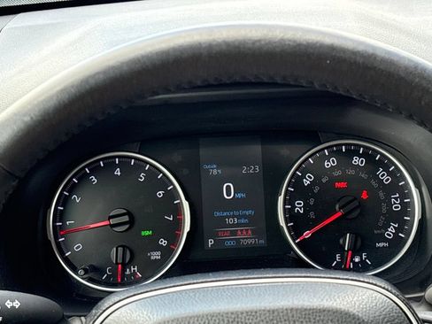 Used 2021 Toyota RAV4 XLE w/ Convenience Package FWD image 9