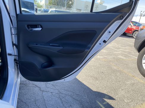 Used 2022 Nissan Versa SV image 21