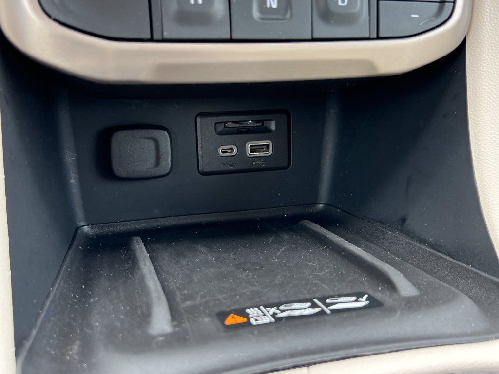 Used 2020 GMC Acadia Denali w/ LPO, Adventure Package AWD/4WD image 37