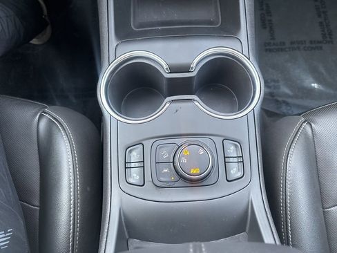 Used 2024 GMC Terrain SLT image 30