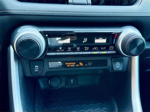 Used 2020 Toyota RAV4 LE image 16