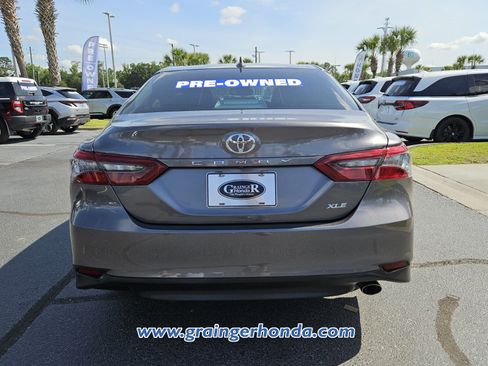 Used 2022 Toyota Camry XLE w/ Navigation Package FWD image 4