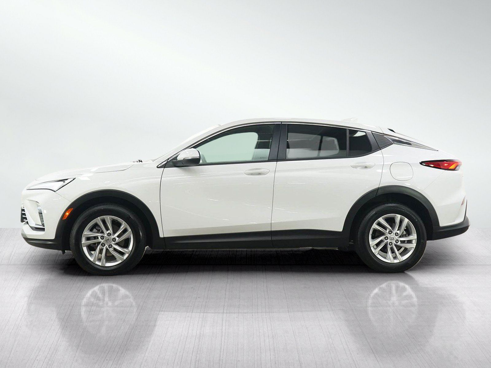 Used 2024 Buick Envista Preferred w/ Advanced Safety Package FWD image 2