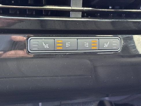 Used 2025 Land Rover Range Rover Sport SE AWD/4WD image 19