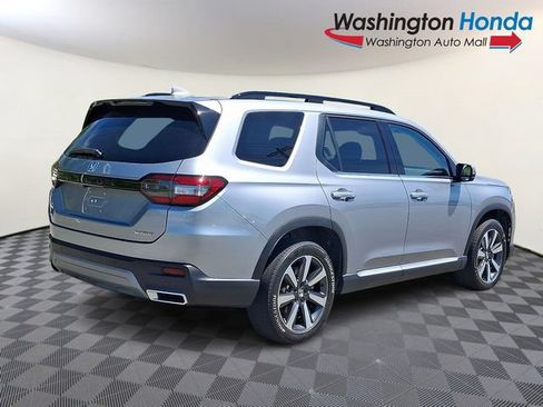 Certified 2025 Honda Pilot Touring image 6