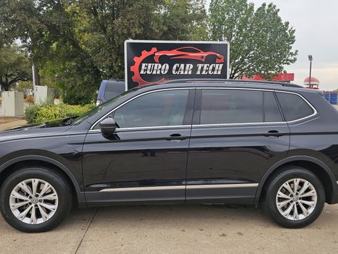 Used 2018 Volkswagen Tiguan SE image 2