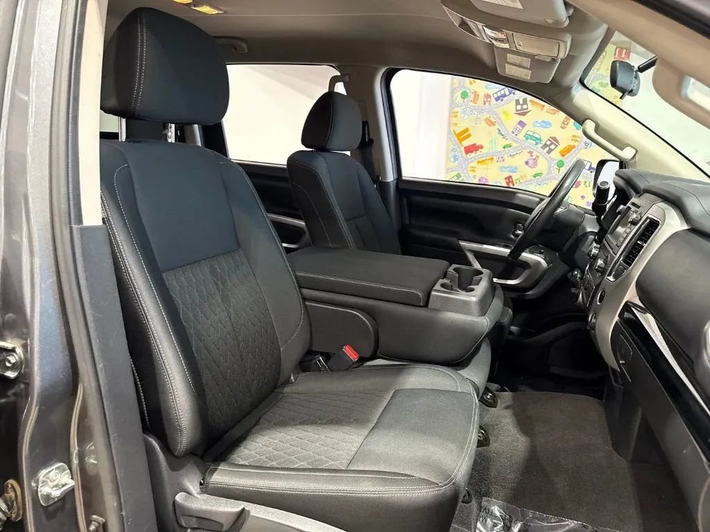 Used 2019 Nissan Titan SV AWD/4WD image 15