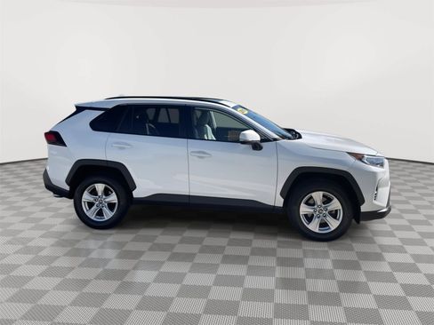 Used 2019 Toyota RAV4 XLE FWD image 16